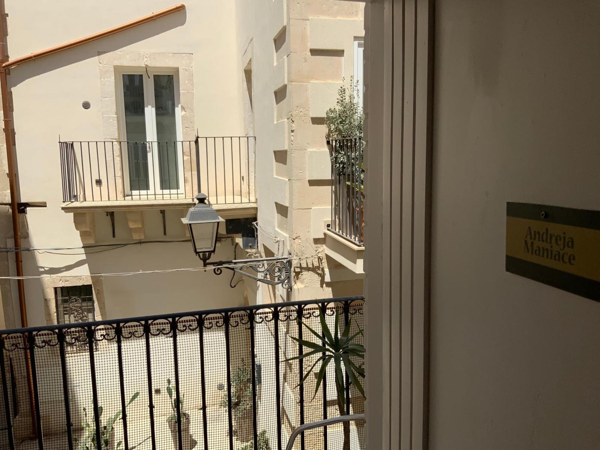 Andreja Maniace Apartment Сиракуза Екстериор снимка